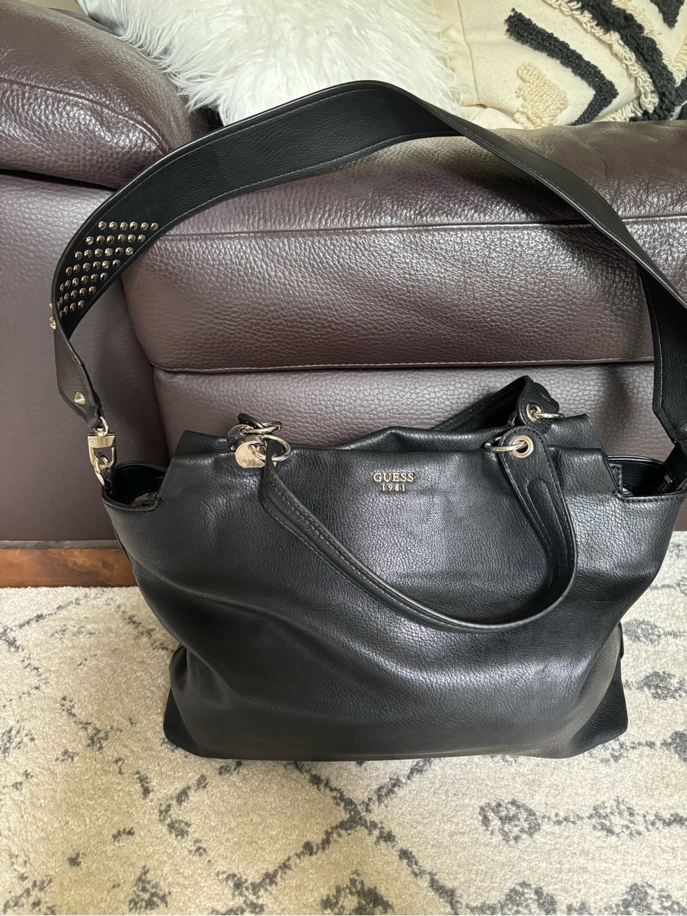 Guess Black smooth vegan leather vintage shoulderbag
